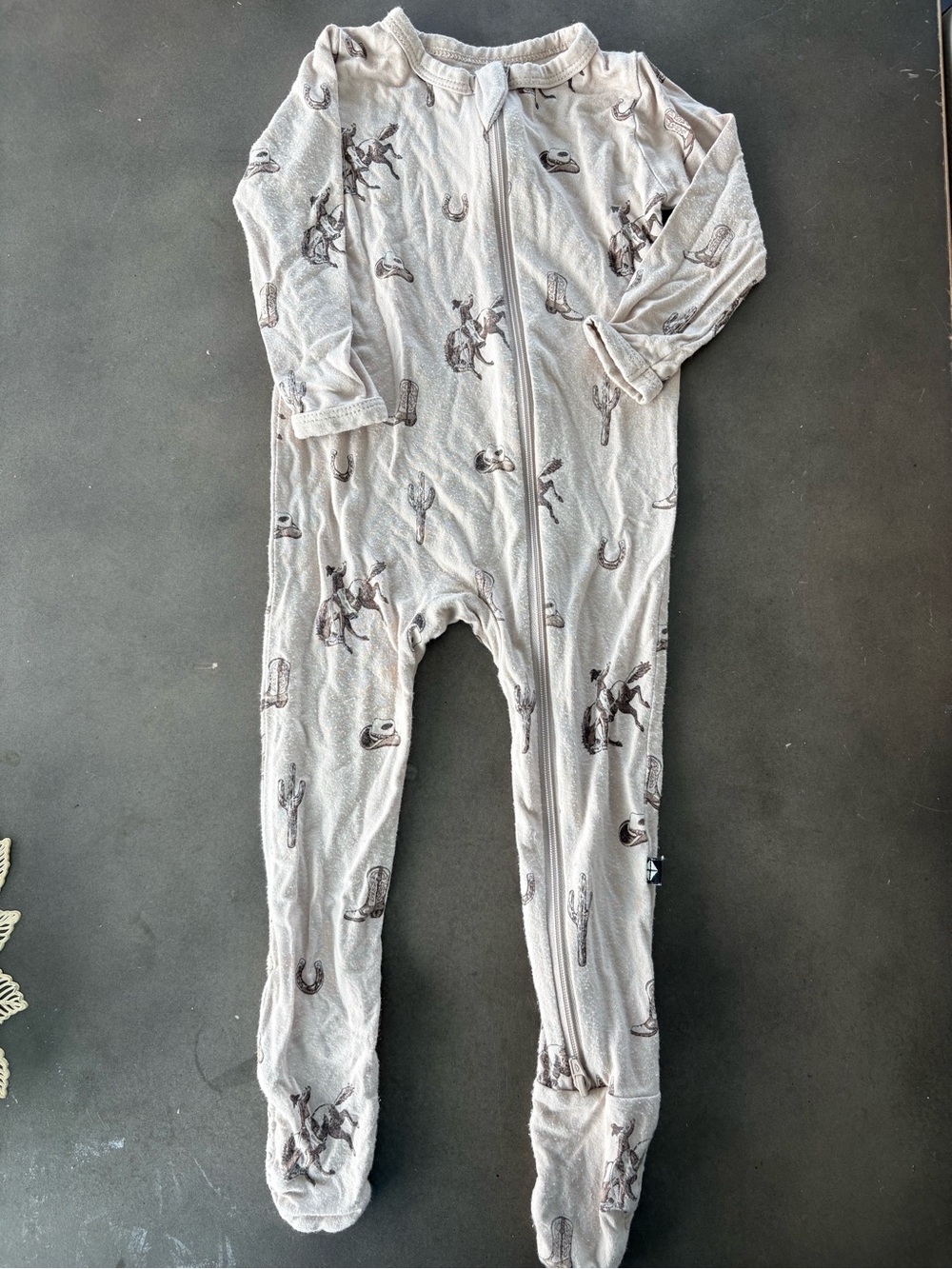 Kyte BABY tan Western Print Footed One-Piece pj 6-12 months